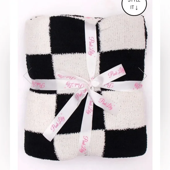 Pink Lily Black White Checkered Ultra Soft Throw Blanket NWT - Picture 1 of 9